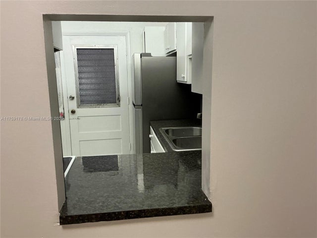 5 of 13 - 2309 Park Ln 304, Hollywood, FL