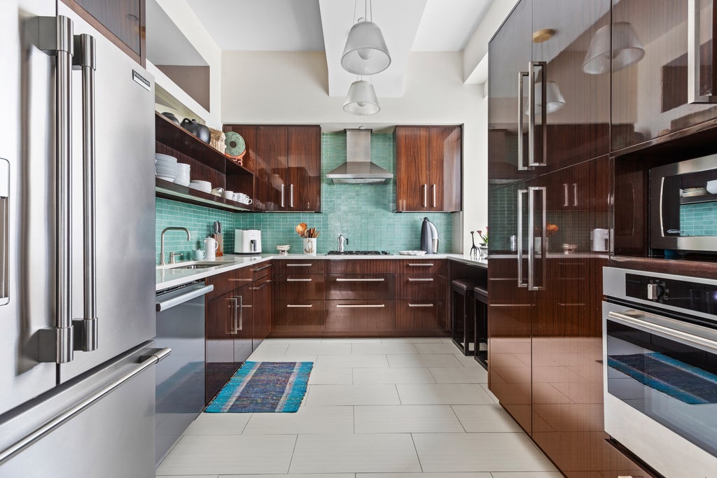4 of 28 - 15 Broad St. 1510, New York City, NY