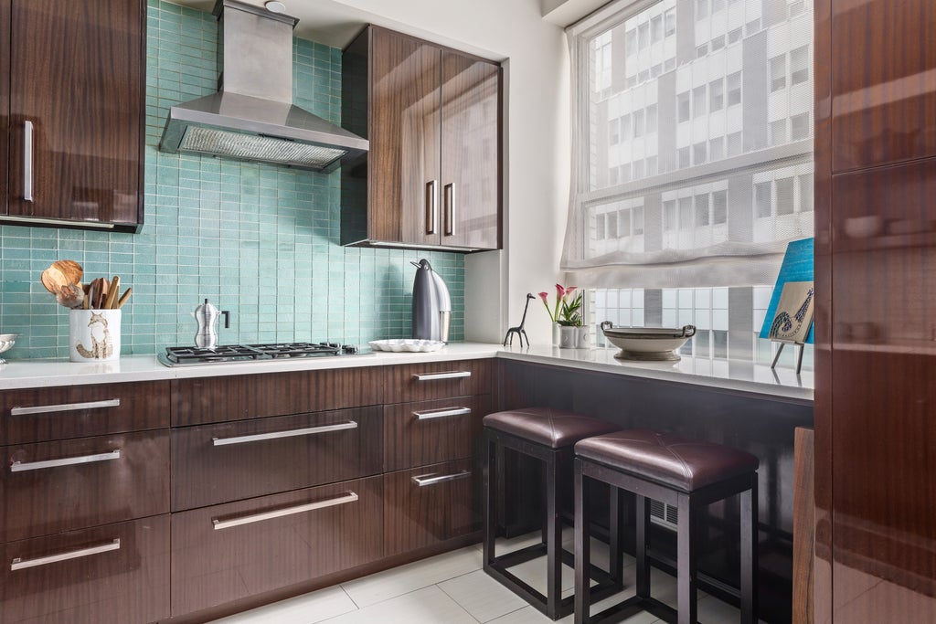 6 of 28 - 15 Broad St. 1510, New York City, NY