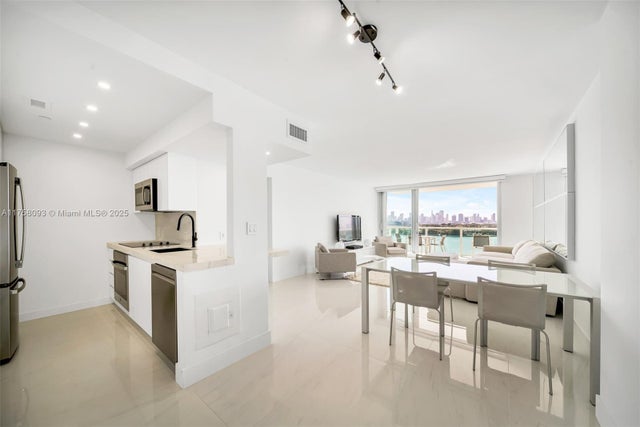 3 of 26 - 1000 West Ave 1416, Miami Beach, FL