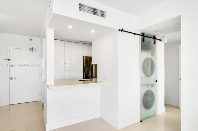 4 of 26 - 1000 West Ave 1416, Miami Beach, FL