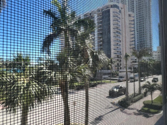 4 of 29 - 6450 Collins Ave 206, Miami Beach, FL