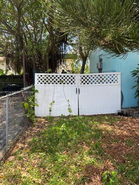 3 of 4 - 2158 Nw 32nd St, Miami, FL