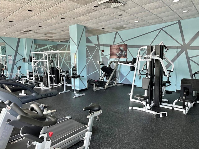 2 of 5 - 7441 Wayne Ave 7p, Miami Beach, FL