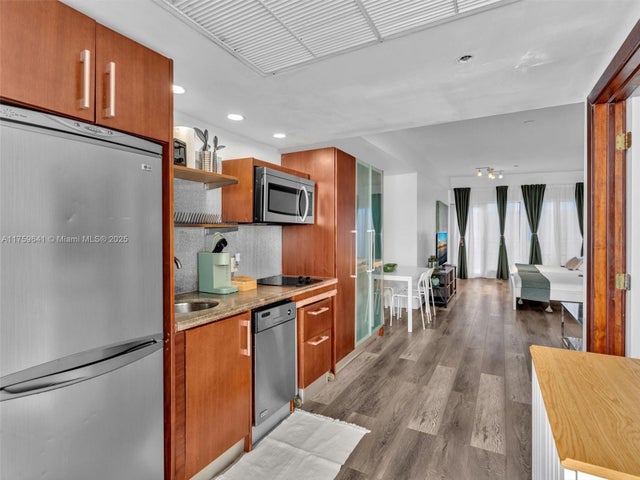 5 of 36 - 1052 Ocean Dr C203, Miami Beach, FL