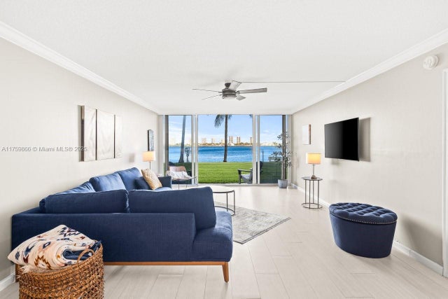 301 Lake Shore Dr 106, Lake Park