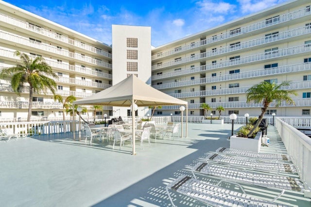 4 of 52 - 301 Lake Shore Dr 106, Lake Park, FL