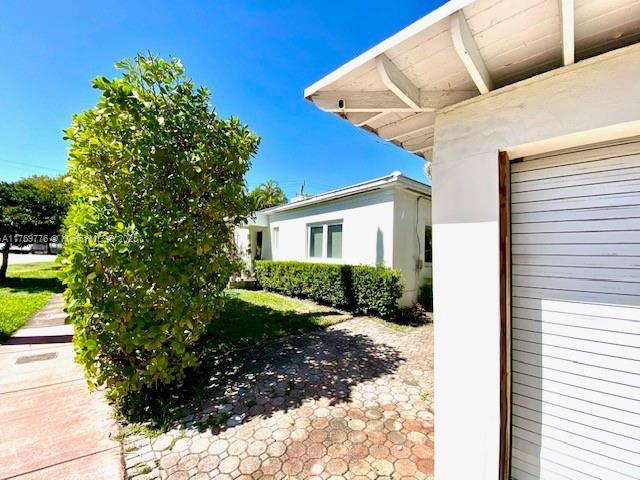 4 of 19 - 463 W 62nd St, Miami Beach, FL