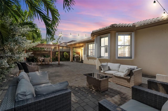 2 of 30 - 8527 Nw 111th Ct, Doral, FL