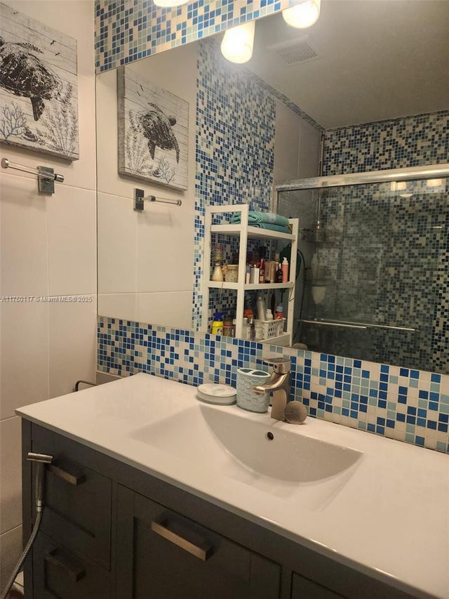 2 of 23 - 118 Gate Rd 1-65, Hollywood, FL