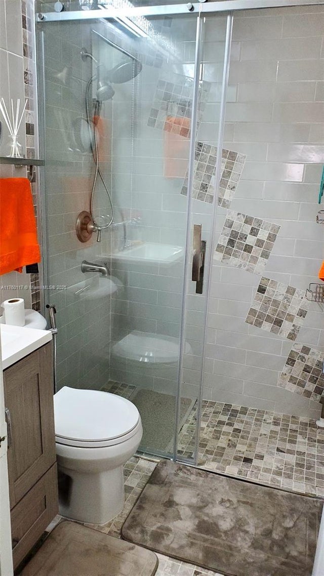 4 of 23 - 118 Gate Rd 1-65, Hollywood, FL