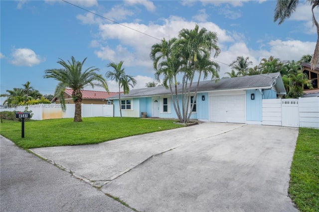 3 of 11 - 4541 Sw 28th Ter, Dania Beach, FL