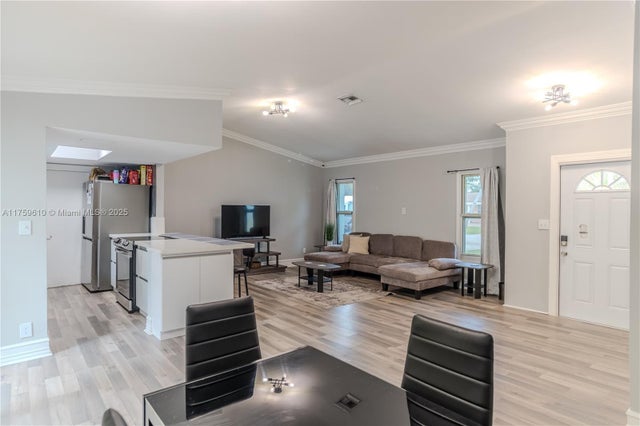 5 of 11 - 4541 Sw 28th Ter, Dania Beach, FL