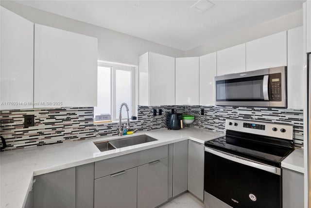 4 of 38 - 231 Nw 44th St, Miami, FL