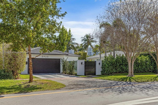 2 of 30 - 5925 La Gorce Dr, Miami Beach, FL
