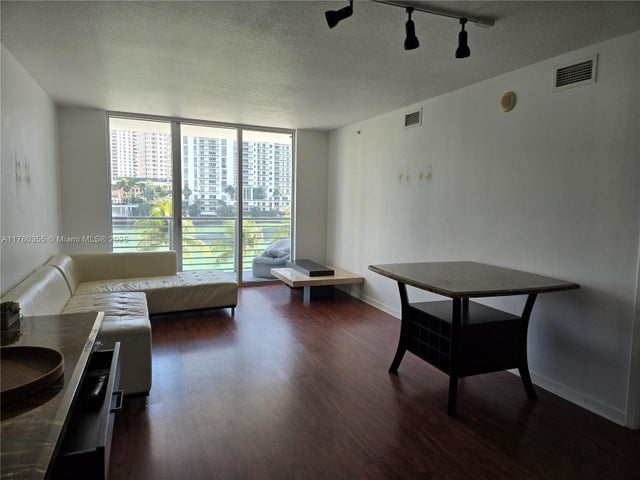 2 of 8 - 325 S Biscayne Blvd 415, Miami, FL