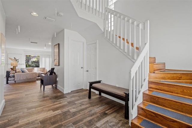 3 of 32 - 20025 Ne 6th Ct Cir, Miami, FL