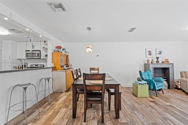 5 of 32 - 20025 Ne 6th Ct Cir, Miami, FL