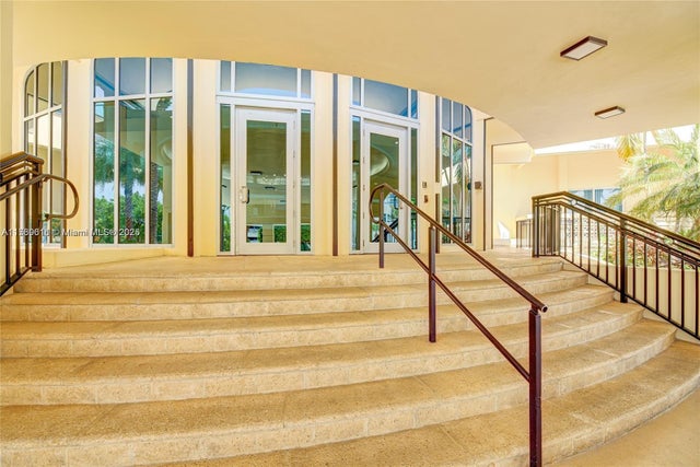 2 of 30 - 2501 S Ocean Dr 834, Hollywood, FL