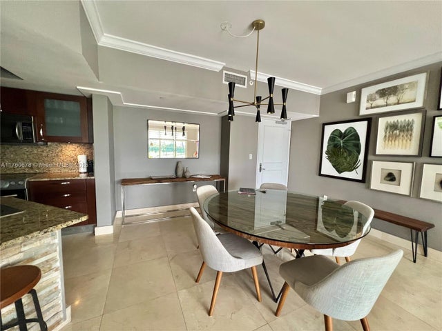 3 of 27 - 20000 E Country Club Dr 806, Aventura, FL
