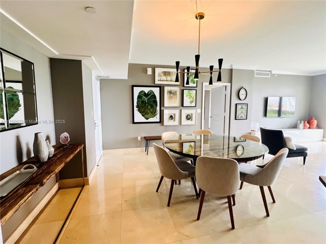 4 of 27 - 20000 E Country Club Dr 806, Aventura, FL