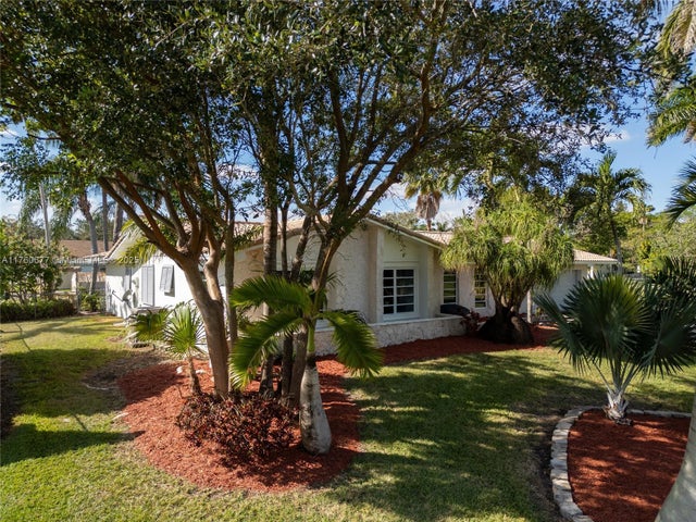 4 of 38 - 18200 Sw 86th Ave, Palmetto Bay, FL