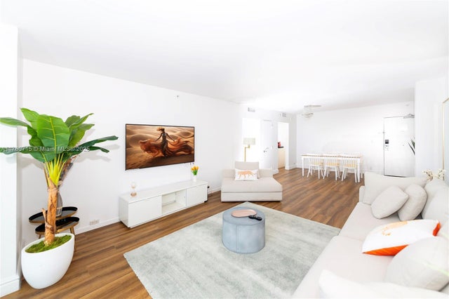 3 of 32 - 1100 West Ave 1016, Miami Beach, FL