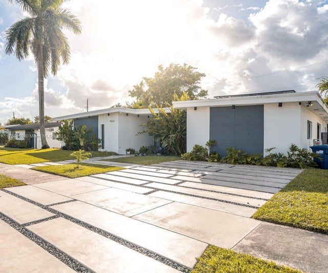 1 of 34 - 19600 Ne 19th Ave, Miami, FL