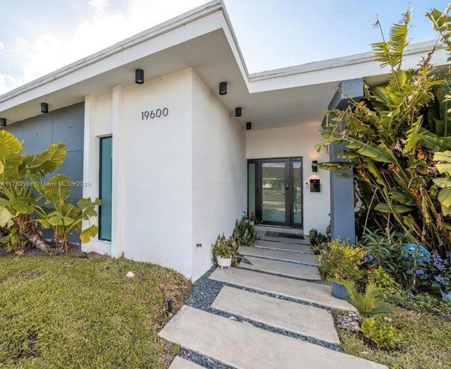 3 of 34 - 19600 Ne 19th Ave, Miami, FL