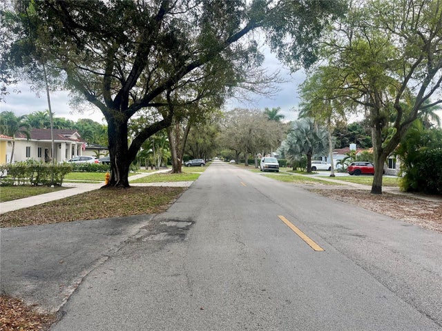 3 of 11 - 329 Minola Dr, Miami Springs, FL