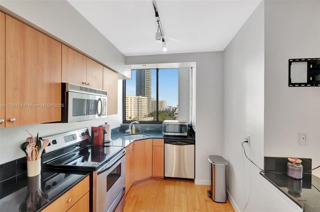 3 of 28 - 1330 West Ave 909, Miami Beach, FL