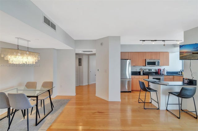 4 of 28 - 1330 West Ave 909, Miami Beach, FL