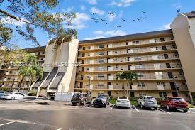 1 of 9 - 3300 W Rolling Hills Cir 401, Davie, FL