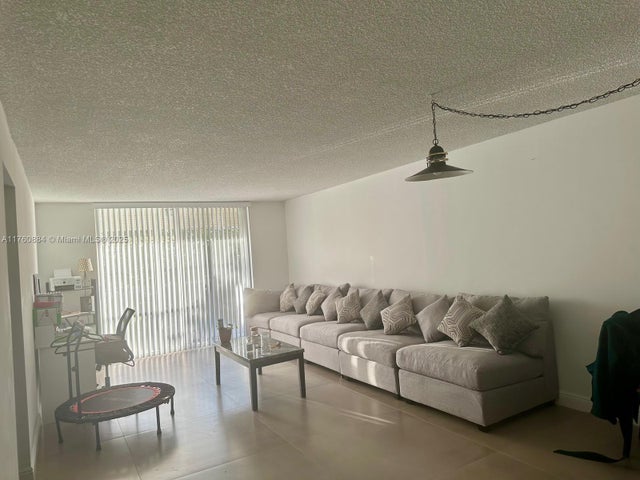 2 of 9 - 3300 W Rolling Hills Cir 401, Davie, FL