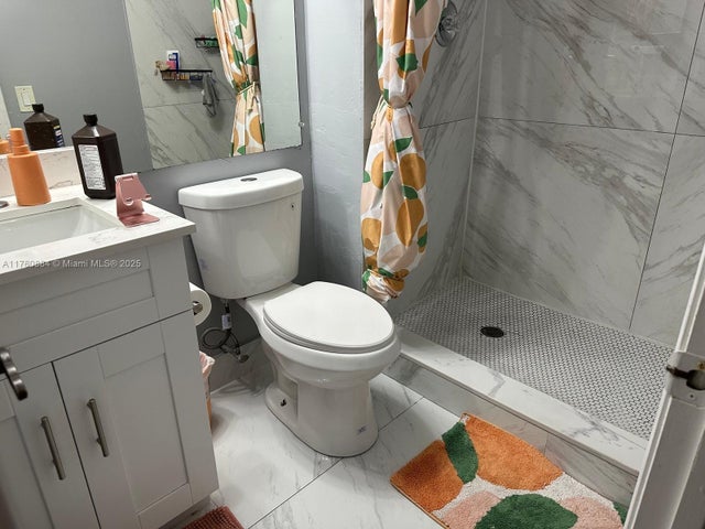 5 of 9 - 3300 W Rolling Hills Cir 401, Davie, FL