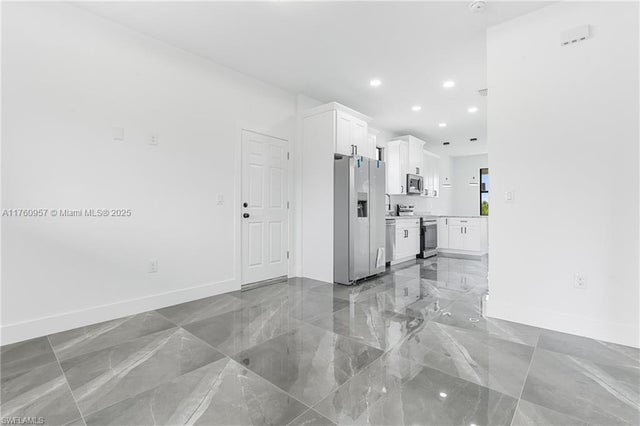 5 of 19 - 922 Dobbins St E, Lehigh Acres, FL