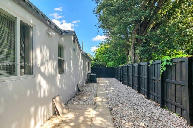 5 of 14 - 9398 Nw 4th Ave, Miami, FL