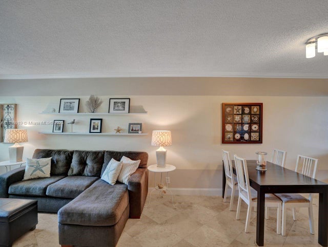 2 of 24 - 1900 Ne 8th Ct 306, Fort Lauderdale, FL