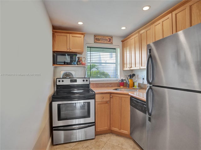 4 of 24 - 1900 Ne 8th Ct 306, Fort Lauderdale, FL