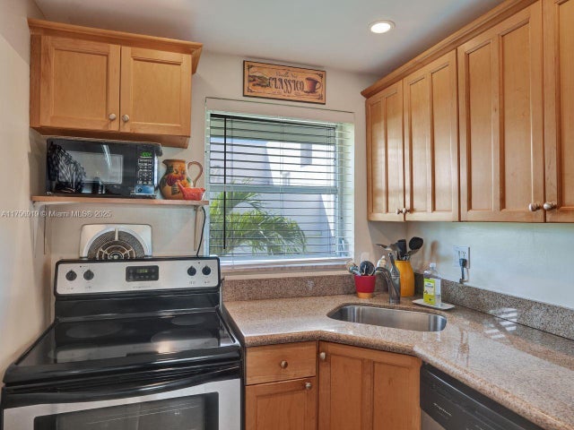 5 of 24 - 1900 Ne 8th Ct 306, Fort Lauderdale, FL