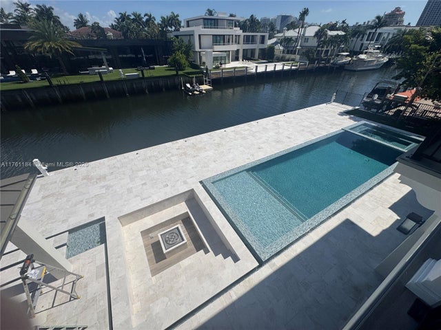 5 of 37 - 2605 Castilla Isle, Fort Lauderdale, FL