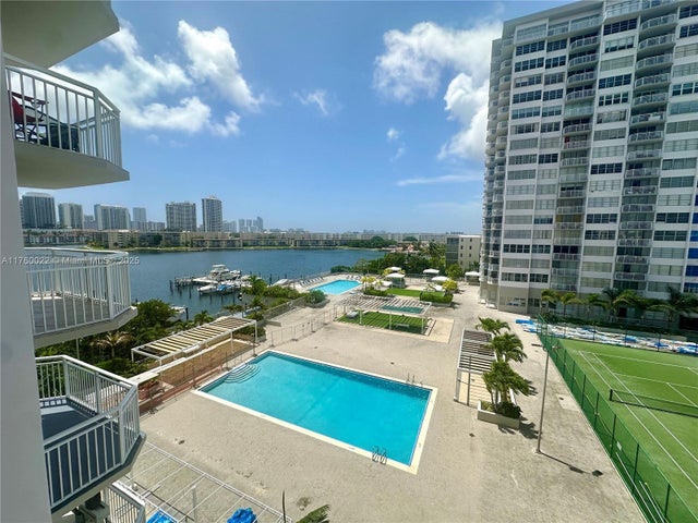1 of 15 - 18071 Biscayne Blvd 604, Aventura, FL