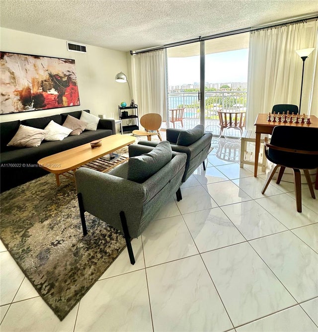 2 of 15 - 18071 Biscayne Blvd 604, Aventura, FL