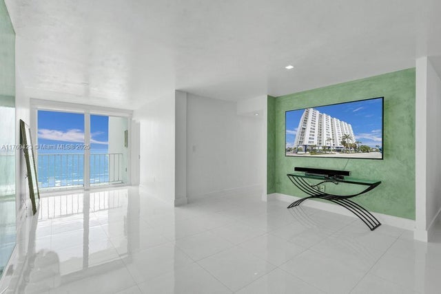 4 of 53 - 6450 Collins Ave 1204, Miami Beach, FL