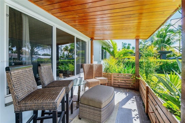 2 of 8 - 4630 Ne 5th Ter, Oakland Park, FL
