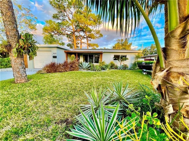 3 of 8 - 4630 Ne 5th Ter, Oakland Park, FL
