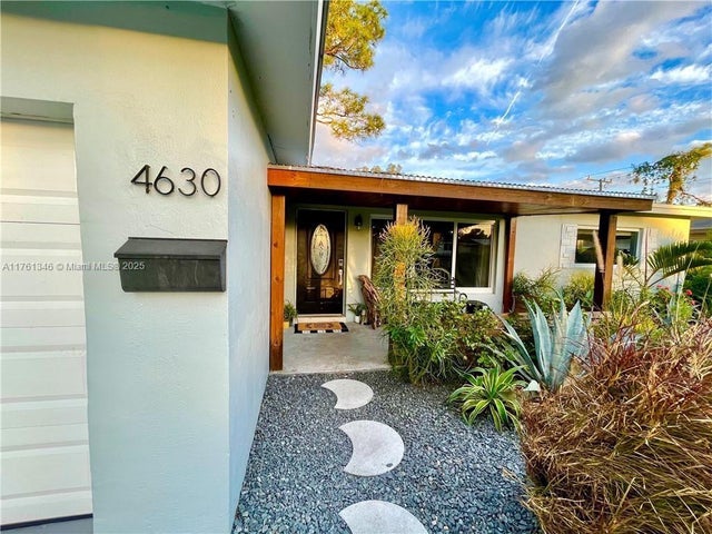 4 of 8 - 4630 Ne 5th Ter, Oakland Park, FL