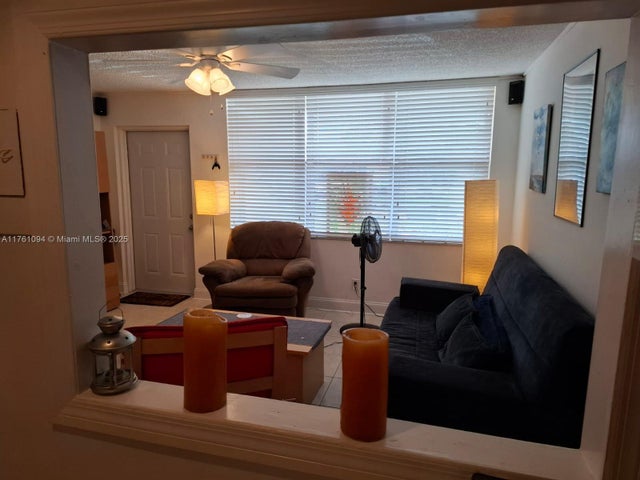 3 of 22 - 9081 Sunrise Lakes 105, Sunrise, FL
