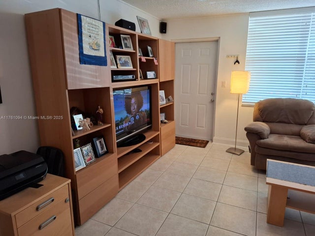4 of 22 - 9081 Sunrise Lakes 105, Sunrise, FL