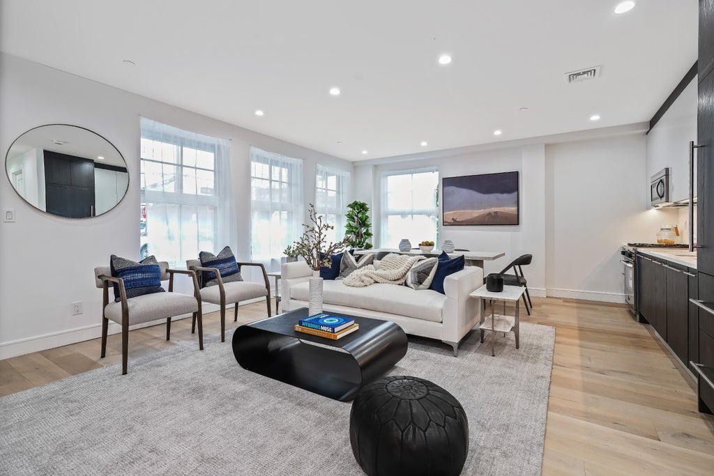 1 of 16 - 40 Huntington St. 2d, New York City, NY